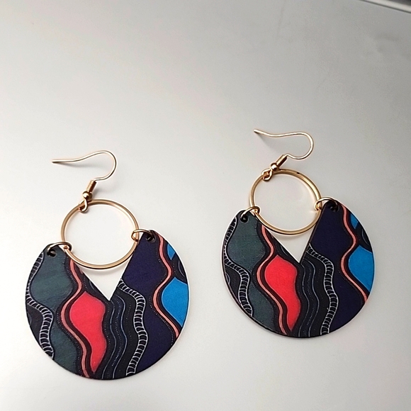 Boho Gypsy Wood  70s pattern Colorful  Gold Dangle Earrings - Picture 1 of 3